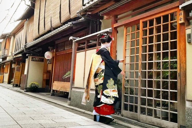 5 Top Highlights of Kyoto Full Day Bike Tour (E-bike option) - Stop 2: Fushimi Inari-taisha and the red torii tunnel flow