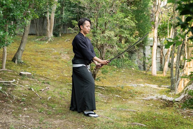 Ancient Katana Training in Kyoto with Local Students - Iaijutsu with bokutō, quick-draw fundamentals that reward focus