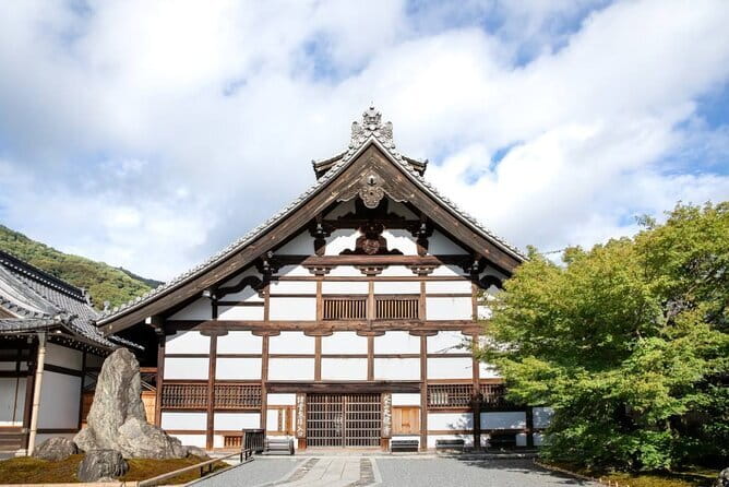 Arashiyama Bamboo & "Must See" Gardens with an Amazing Guide - Tenryu-ji Temple Interiors and Zen Gardens, with Admission Included