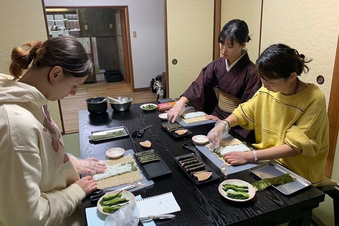 Art Sushi Rolls Experience in 150 Years Old Townhouse Kyoto - Tools and ingredients: the basics are the whole game