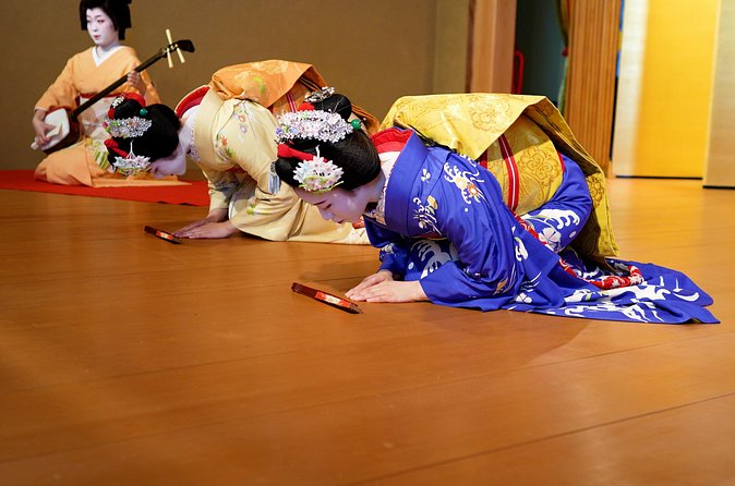 Authentic Maiko Experience＆Kyoto Dinner (Free drink) at Noh Stage - Live Shamisen and Maiko Dance on a Noh Stage