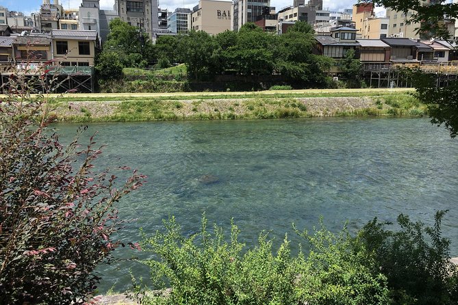 Bike Tour Exploring North Kyoto plus Lunch - The lunch break: Japanese food, with real flexibility