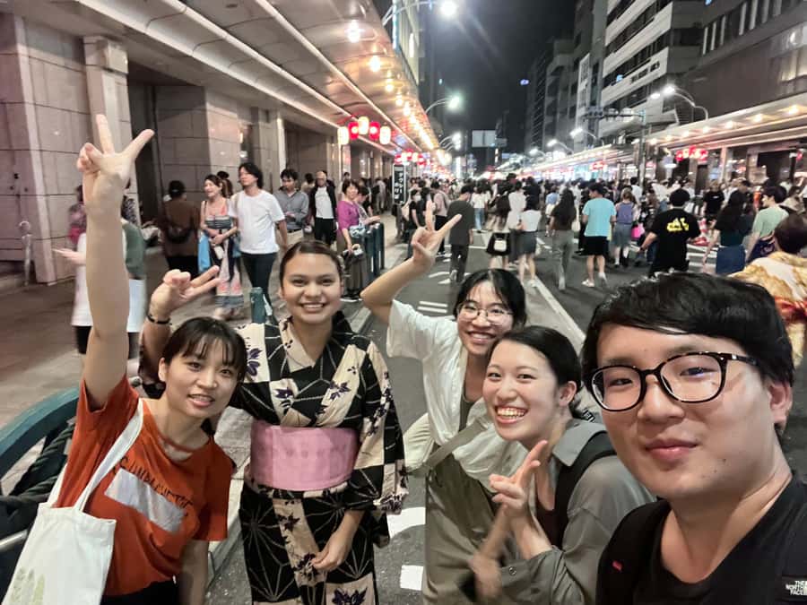Customized Private Tour with a Local Guide - Pickup, timing, and the public-transport rhythm (6 to 8 hours)