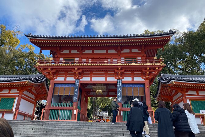 Discover the Secrets of Fushimi Inari and Gion with a Local Guide - Fushimi Inari-taisha: Torii Gates, Mount Inari, and the Climb Strategy