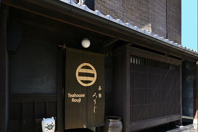 Experience a tea ceremony in an authentic tearoom, in Kyoto! - Group Size, Comfort, and Access to the Host