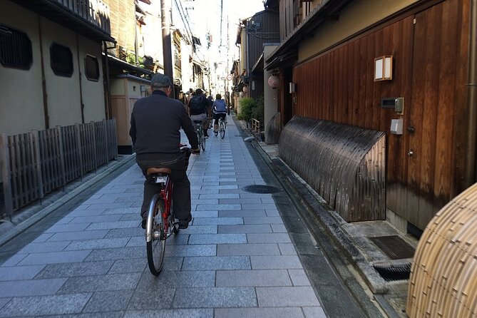 Explore Hidden Alleyway with a Local Expert (Morning tour) - Gion and geisha districts: seeing the elegance without rushing