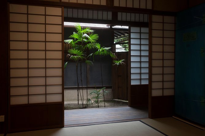 Family Mitsui House Museum with green tea admission ticket - Matcha on tatami: a calm break you can actually feel