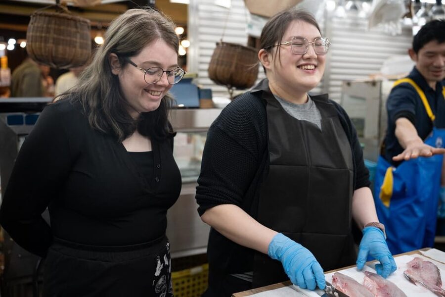 Fish cutting class - Making sashimi and carpaccio: how your cuts change the bite