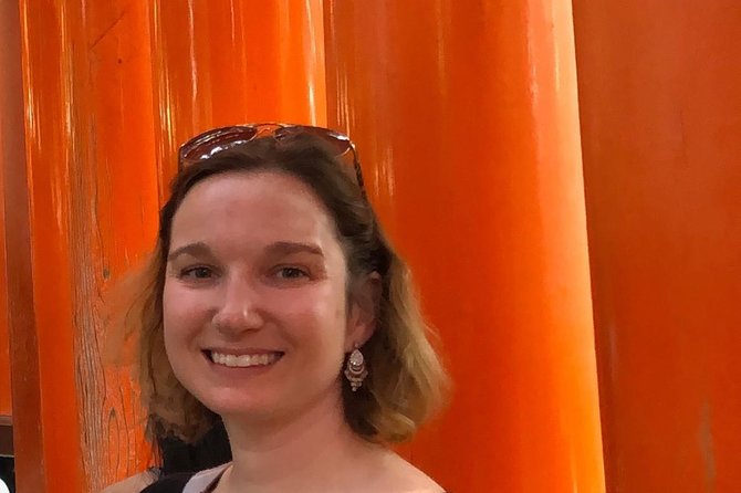 【Fushimi inari shrine】A local born in Kyoto shares the secret path away tourists - Price, Group Size, and What Your $353.05 Actually Buys
