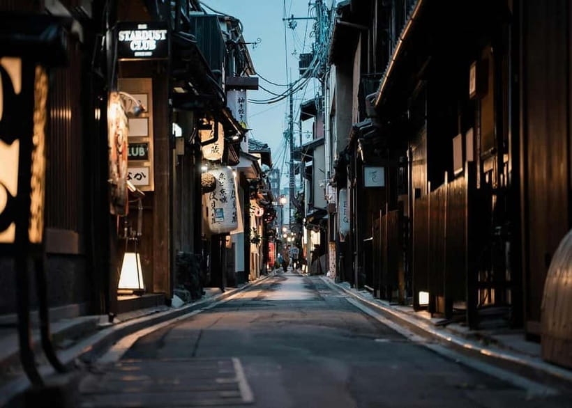 Geisha at Dusk: A Stroll Through Old Kyoto - Price and value: $20 for a guided dusk loop that makes sense