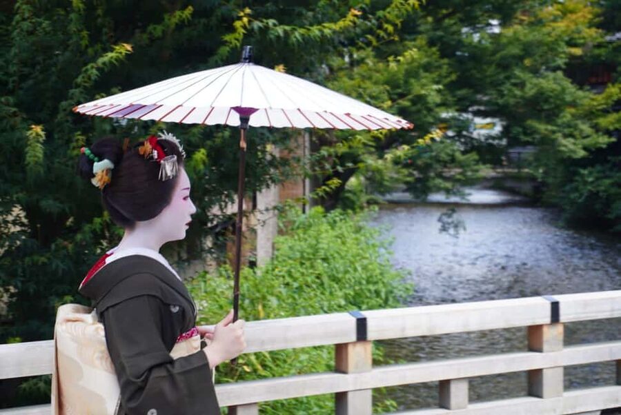 Gion at Night: Secrets and Legends of the Geishas - Tatsumi Bridge at Night: A Photo Stop With Context