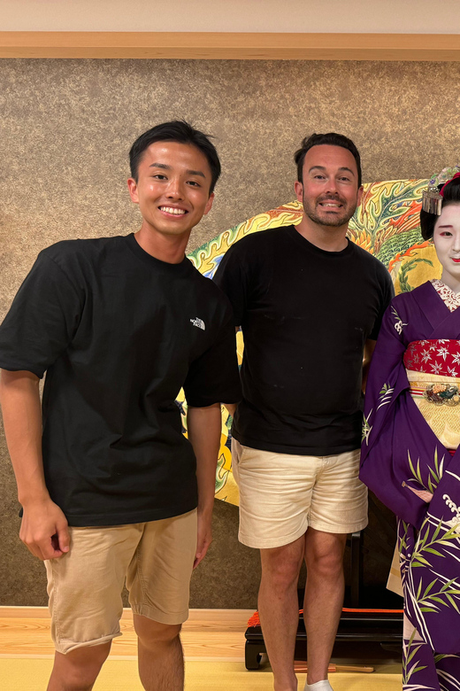 Gion Walking Tour, Geisha Show and Japanese Game in Kyoto - Small group of 6: why it changes everything in Gion