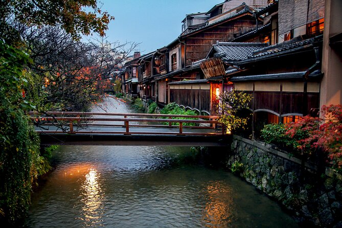 Guided Gion Tour: Explore Kyoto’s Historic Geisha District - Izumo no Okuni Statue: a short stop with real cultural context