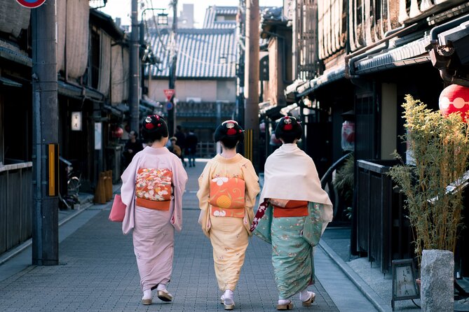 Guided Gion Tour: Explore Kyoto’s Historic Geisha District - Maruyama Park: a breathing space without leaving the route