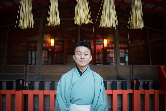 Guided Photoshoot of Fushimi Inari Shrine and Secret Bamboo Grove - The main Torii gates: getting classic shots without looking lost