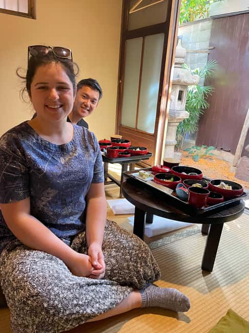 Hidden Vegan Kyoto: Vegan & Local Food Journey with a Local - Stop two: vegan steamed buns with a Chinese-style twist