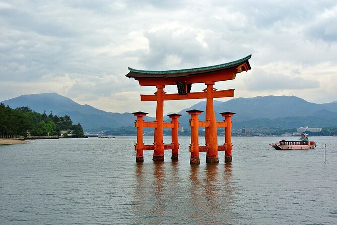 Hiroshima and Miyajima Full-Day Tour from Kyoto by Bullet Train - Riding the Shinkansen Out of Kyoto, Then Switching to Island Time