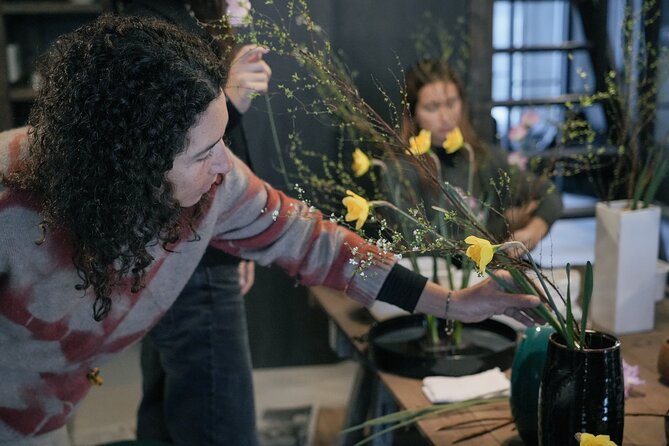 Ikebana Traditional Japanese Art of Flower Arranging - What the 1 hour 30 minutes includes, step by step