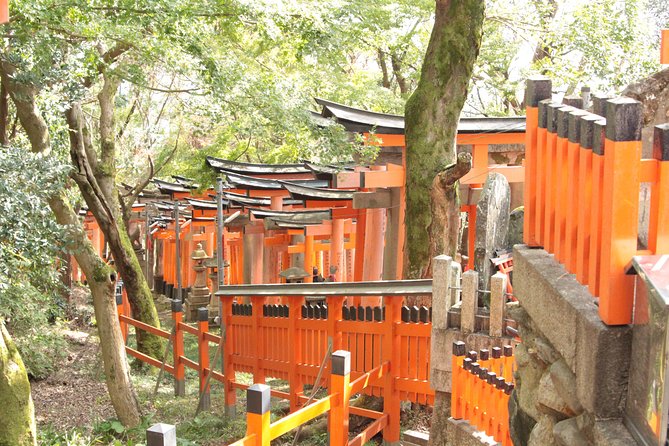 Inside of Fushimi Inari - exploring and lunch with locals - The 4-hour flow: from Great Torii Gate to return there