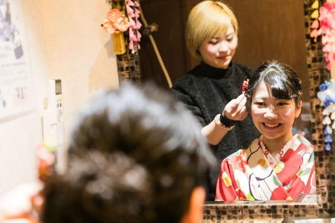 Kimono and Yukata Experience in Kyoto - What the photos really depend on: umbrella, crowds, and solo logistics