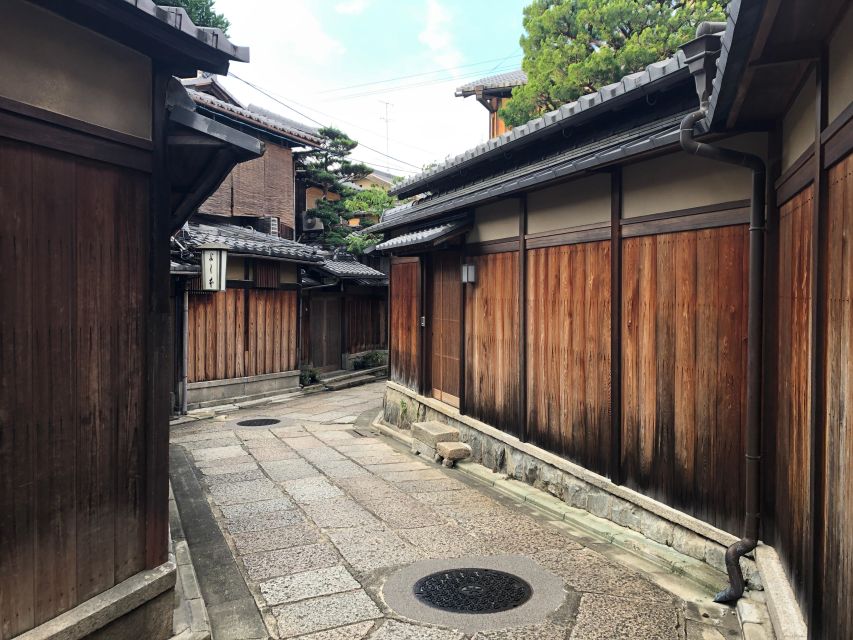 Kiyomizu Temple and Backstreet of Gion Half Day Group Tour - Seiryu-en and Hōkan-ji pauses, quick looks with real payoff for photos