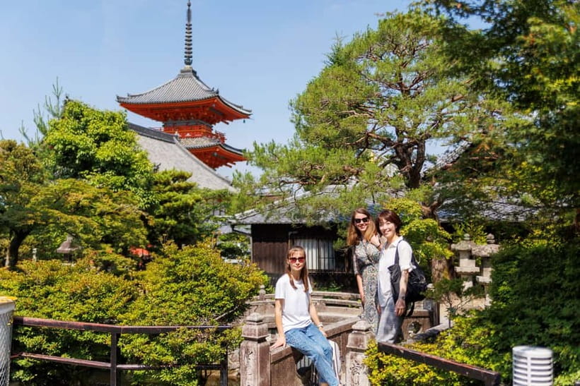 Kiyomizu Temple and Backstreet of Gion Half Day Group Tour - Kenninji Temple and its gardens, the guided calm of the day