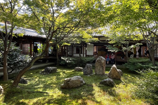 Kiyomizu Temple and Backstreets of Gion, Half Day Group Tour - Yasaka Kōshin-dō: A Short Stop With a Purpose