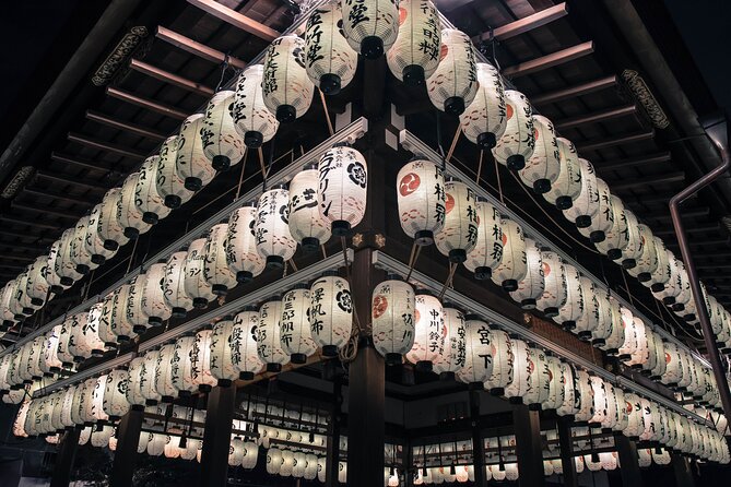 Kiyomizudera, Higashiyama and Yasaka Shrine Guided Walking Tour - Maruyama Park cherry blossom season stop and calm breaks