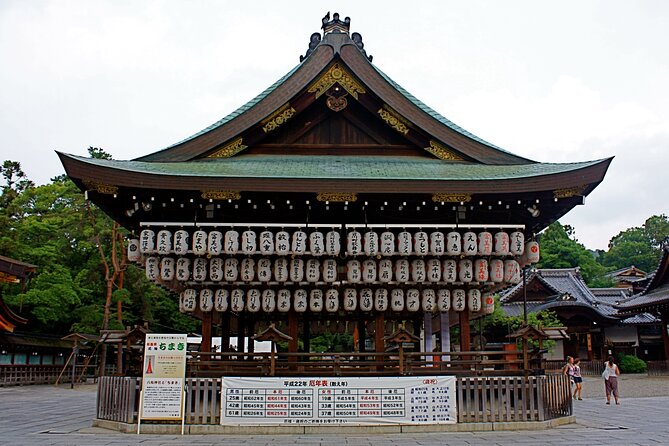 Kiyomizudera, Higashiyama and Yasaka Shrine Guided Walking Tour - Chion-in Sanmon Gate and the walk toward Gion-Shijo