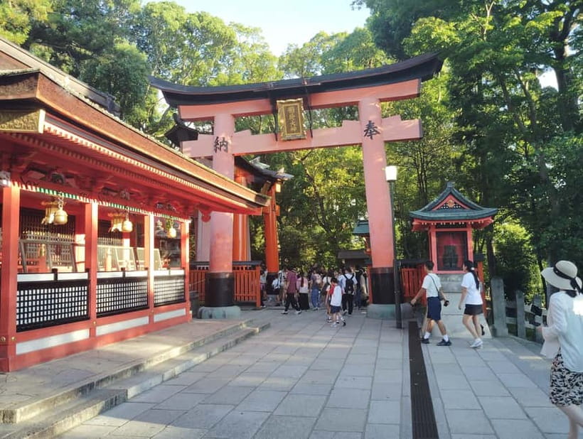 Kyoto: 1.5-Hour Guided Tour of Fushimi Inari Shrine - Fushimi Inari Taisha main shrine: where the visit gains meaning