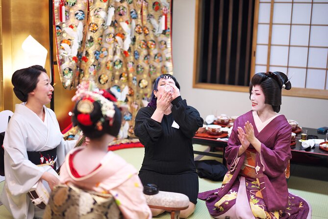 Kyoto 4 hr Gion Private Guided Tour & Maiko or Geisha Dinner - Where you meet in Kyoto Station, and how the timing really works