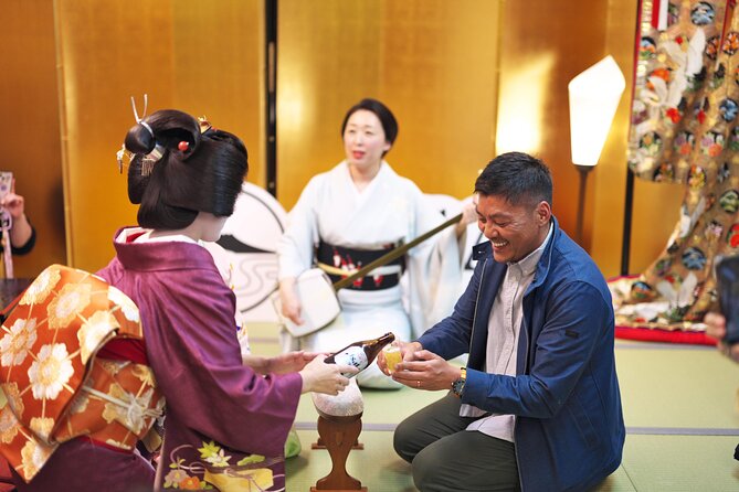 Kyoto 4 hr Gion Private Guided Tour & Maiko or Geisha Dinner - Gion on foot: what a guide helps you notice