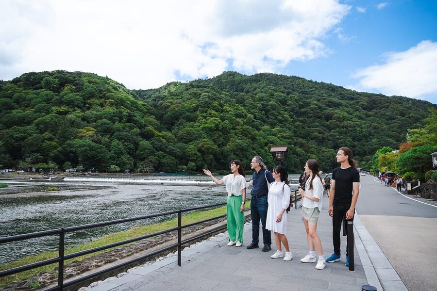 Kyoto: Arashiyama Walking Tour with Local Guide - English guides who keep the story practical