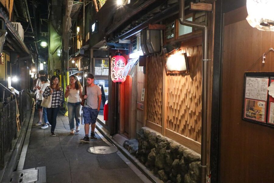 Kyoto : Bar Hopping Tour in Pontocho Alley at Night - Key Things to Know Before You Go