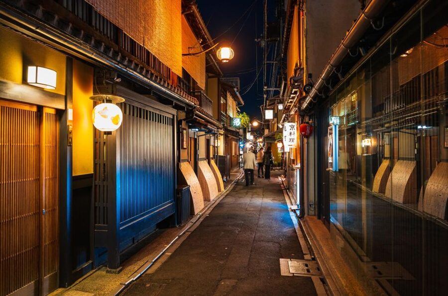 Kyoto : Bar Hopping Tour in Pontocho Alley at Night - Price and Value: Is $120 a Fair Deal for 3.5 Hours?