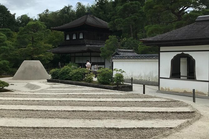 Kyoto Bus Tour: Iconic Kinkakuji, Ginkakuji, Kiyomizu Temple - How This Tour Guides You: Audio, GPS, and a Japanese-speaking Guide