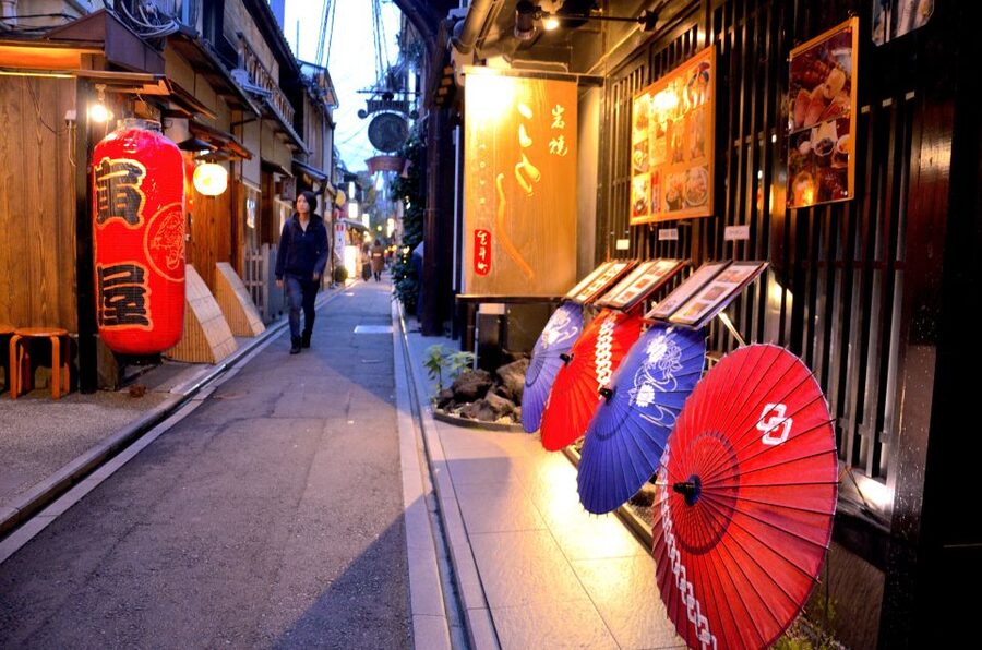 Kyoto: Casual Pontocho Evening Food Tour - Kyoto After 4:30 PM: Why This Walk Hits Different
