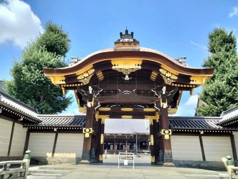 Kyoto: Discover Every Bit of Higashi Honganji Temple, 1.5 h - Goei Hall: The Big Wooden Statement Dedicated to Shinran