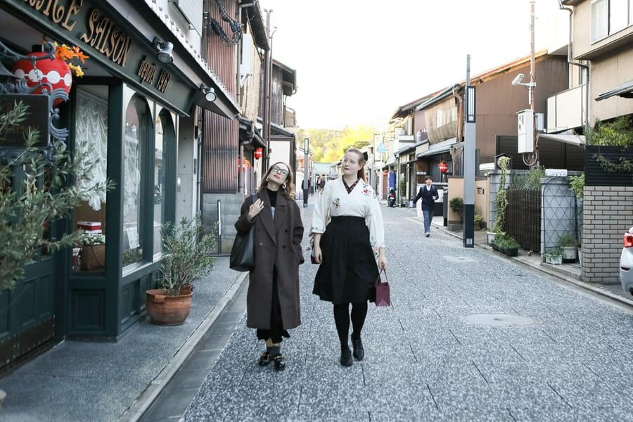 Kyoto: Discover the Oldest Geisha District, Kamishichiken - The Kamishichiken stroll: a 400-meter lesson in townscape details