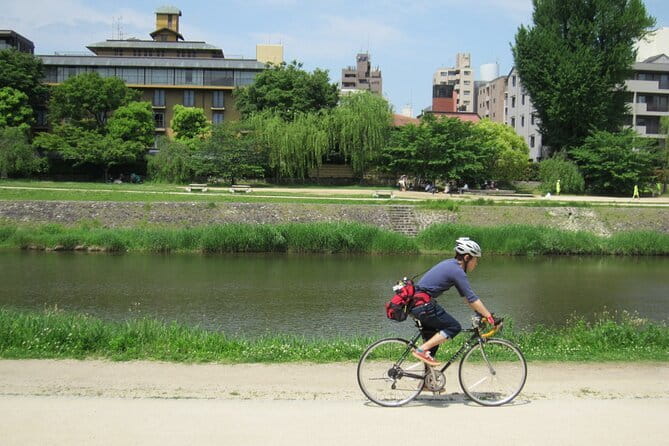 Kyoto E-Bike Tour of Hidden Gems, Backstreets and Temples - Getting Started: Gion Meeting Point and a Calm 9:00 AM Start