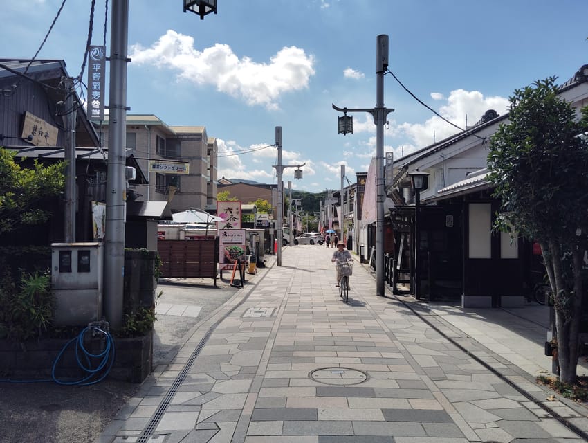 Kyoto: Enjoy Byodoin Temple and Tea Sweets - 90 Min Tour - Meeting at Omotemon: what to look for and why it matters