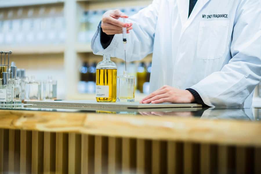 kyoto:Experience creating one-of-a-kind special fragrances - Kyotos fragrance boutique near Shijo-Kawaramachi