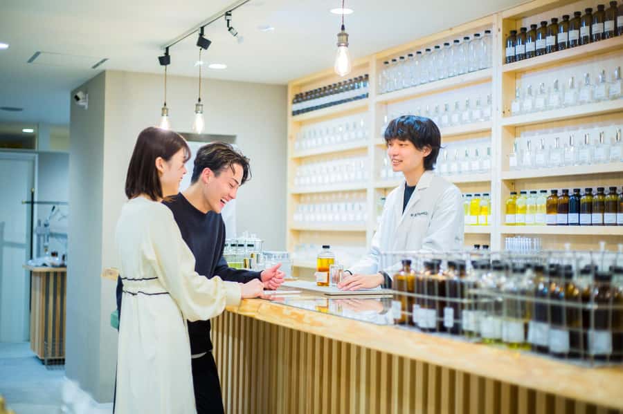 kyoto:Experience creating one-of-a-kind special fragrances - The fragrance consultation: floral, woody, and oriental style choices