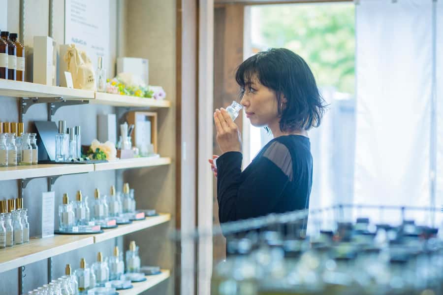 kyoto:Experience creating one-of-a-kind special fragrances - Picking your scent notes: sampling without the pressure