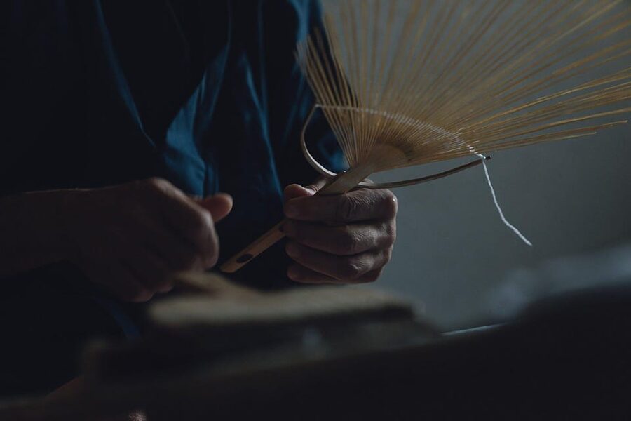 Kyoto:Explore & Create Your Own traditional KYOMARU UCHIWA - Meeting at KOMARUYA Sumii, then getting your bearings fast