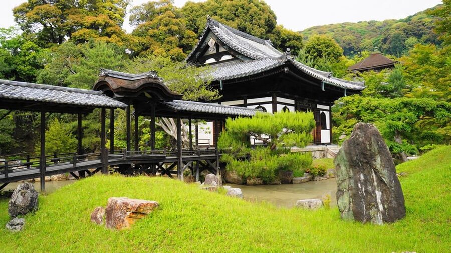 KYOTO: Exploring Six Scenic Spots with Sushi - What Makes the Six Stops Work: Golden Pavilion to Gion Sushi