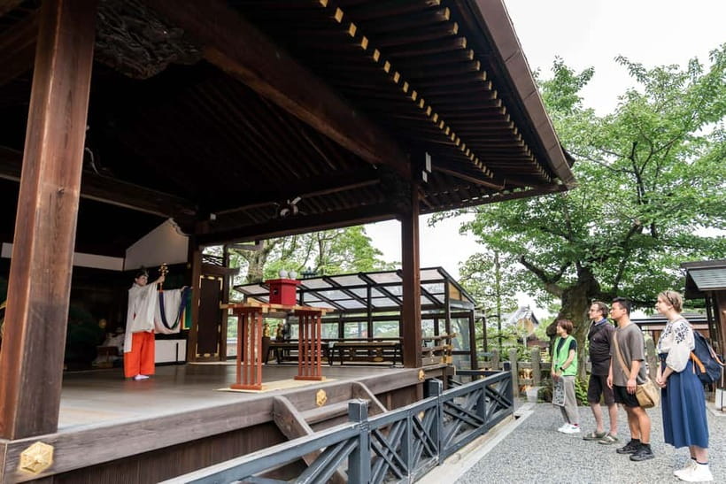 Kyoto: Fushimi Inari Taisha Shrine Guided Tour by DMO KYOTO - Getting your bearings at Juyosho (and why the meeting point matters)