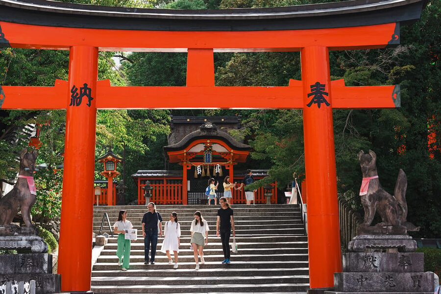 Kyoto: Fushimi Inari Taisha Shrine Walking Tour with Guide - The guide experience: what the reviews suggest about the tour feel