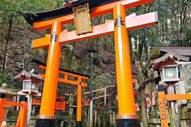 Kyoto: Fushimi Inari Taisha Small Group Guided Walking Tour - Stop 1: Fushimi Inari Taisha, from torii gates to meaning