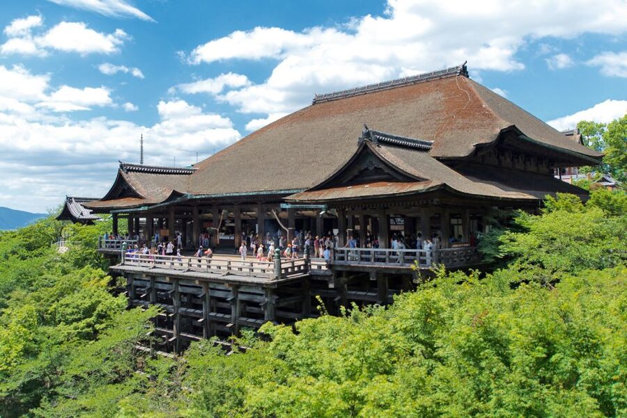 Kyoto: Fushimi Inari-taisha y Kiyomizu-dera (Spanish Guide) - Kiyomizu-dera: The Cliffside Wooden Stage Is Worth the Effort